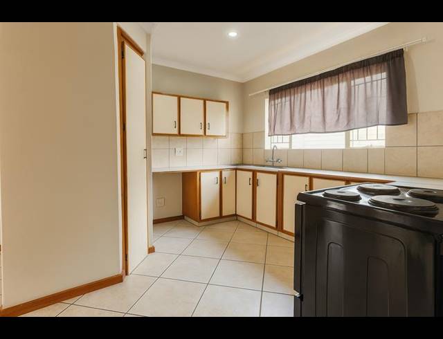 2 BEDROOM TOWNHOUSE FOR SALE IN PIERRE VAN RYNEVELD